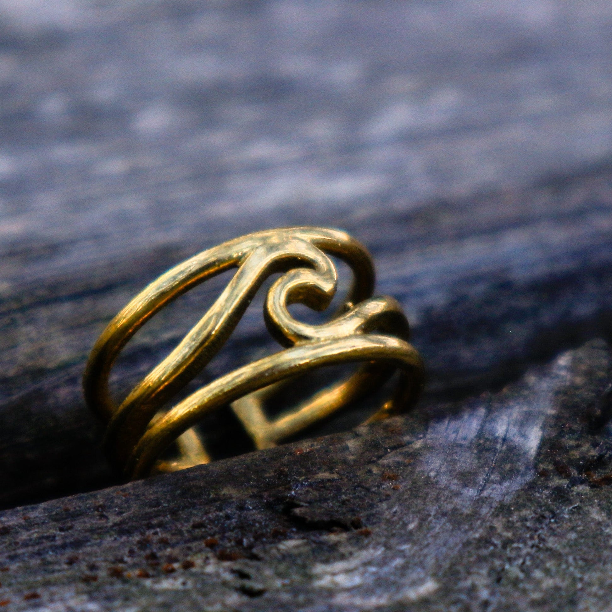 Dive in the Waves Ring