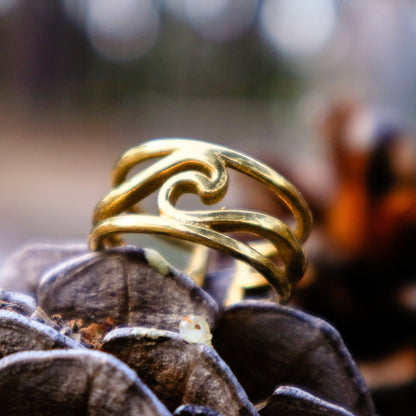 Dive in the Waves Ring